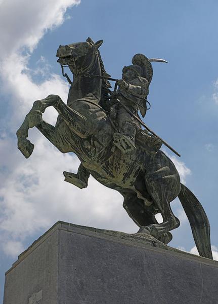 το άγαλμα του Θεόδωρου Κολοκοτρώνη στην πλατεία Άρεως