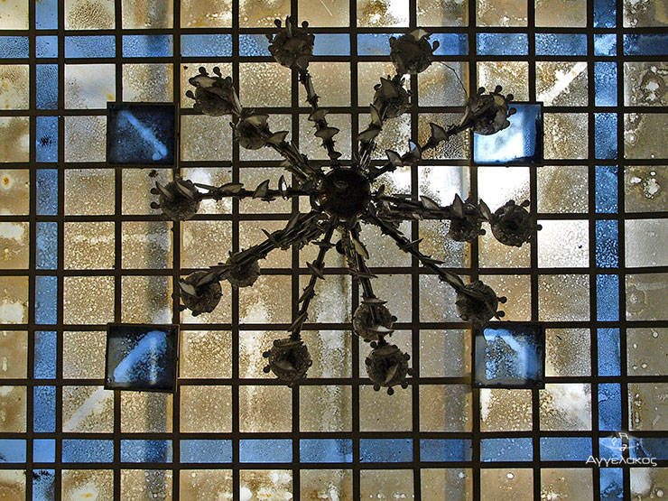 Βιτρώ στο αίθριο